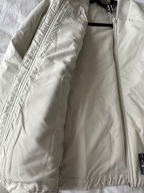 Under Armour Women's Cream-White Puffer Jacket